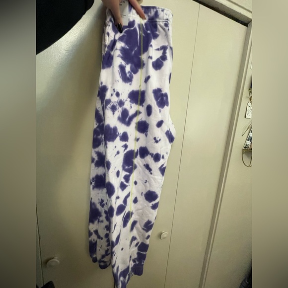 NWT Standard fit/mid-rise NIKE joggers - Picture 4 of 9